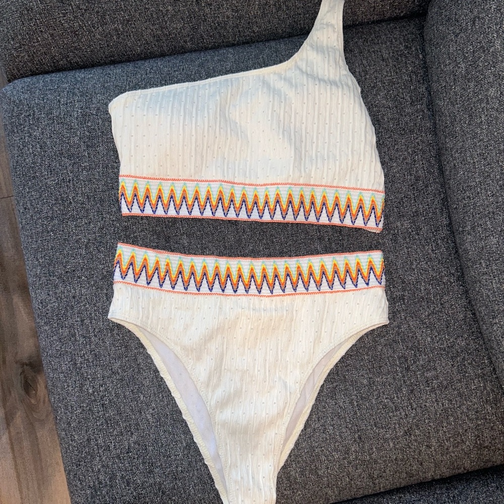 SHEIN White One-Shoulder Bikini with Multicolor Trim